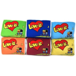 подушка love is